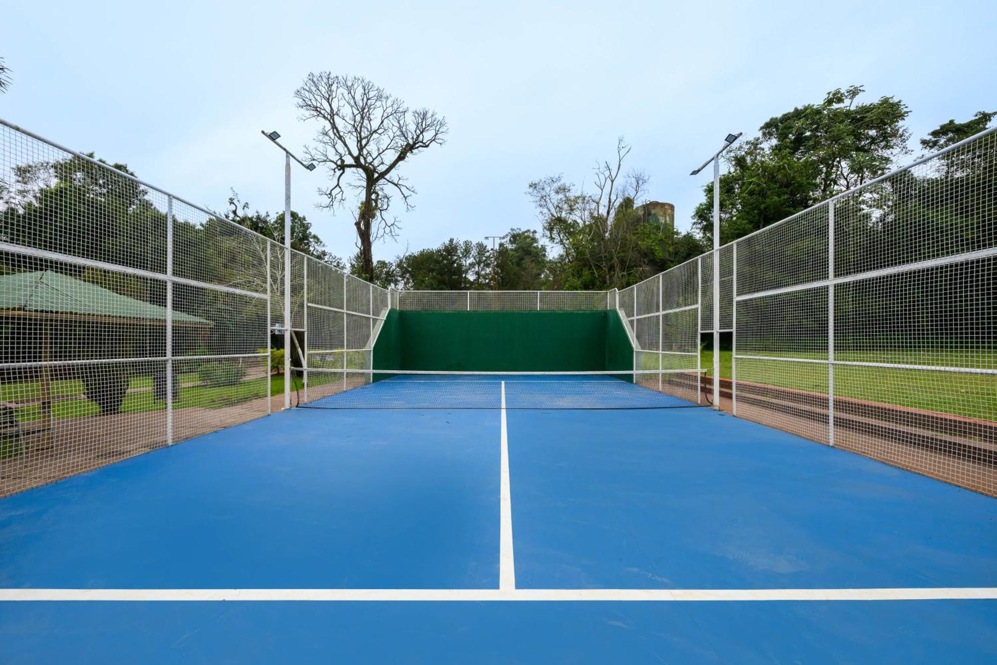 엑스 호텔 카타라타스 푸에르토이과수 외부 사진 A squash court
