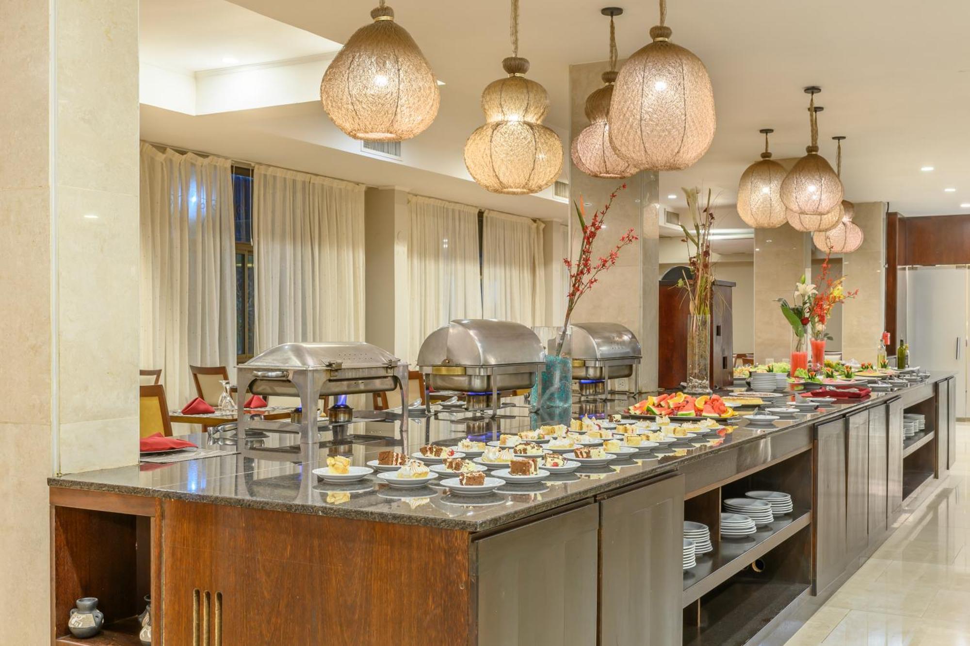 엑스 호텔 카타라타스 푸에르토이과수 외부 사진 The buffet at the hotel