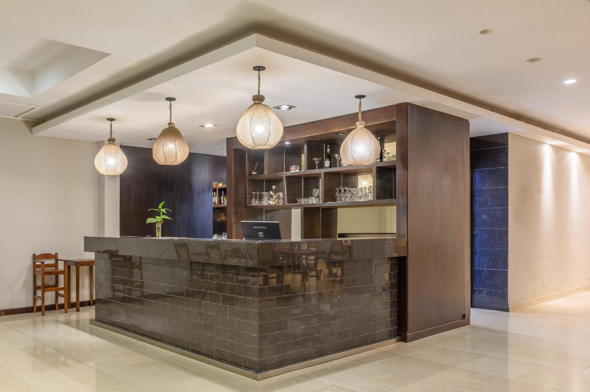엑스 호텔 카타라타스 푸에르토이과수 외부 사진 The bar at the hotel