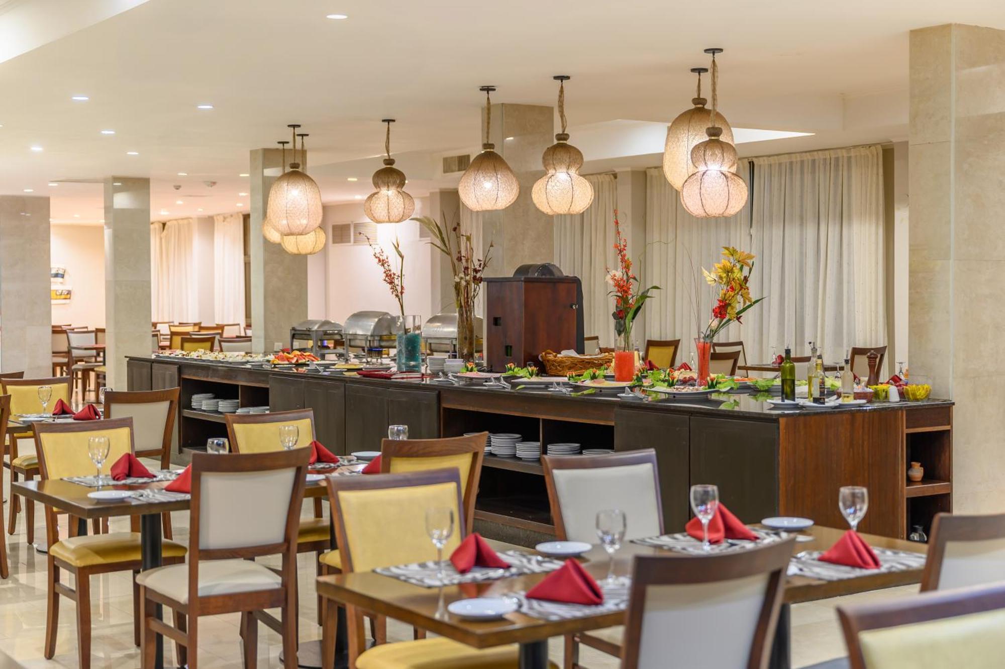 엑스 호텔 카타라타스 푸에르토이과수 외부 사진 The restaurant at the hotel