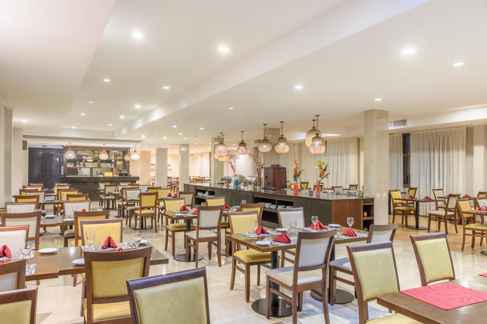 엑스 호텔 카타라타스 푸에르토이과수 외부 사진 The restaurant at the hotel