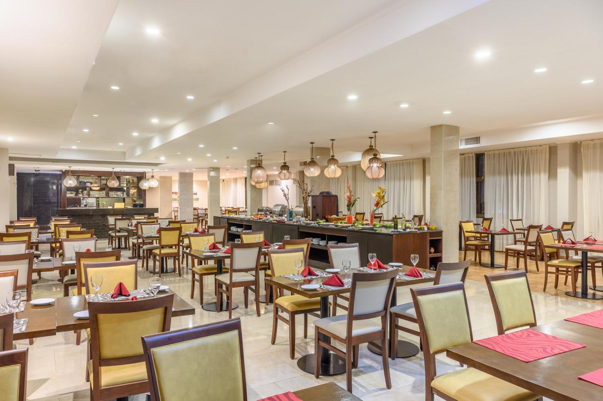 엑스 호텔 카타라타스 푸에르토이과수 외부 사진 The restaurant