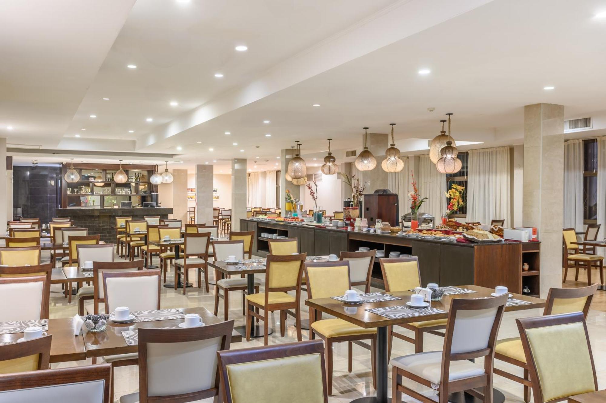 엑스 호텔 카타라타스 푸에르토이과수 외부 사진 The restaurant